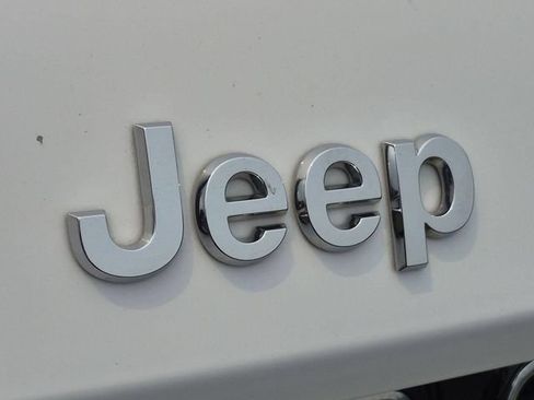 Used 2022 Jeep Grand Cherokee L Limited AWD/4WD image 9