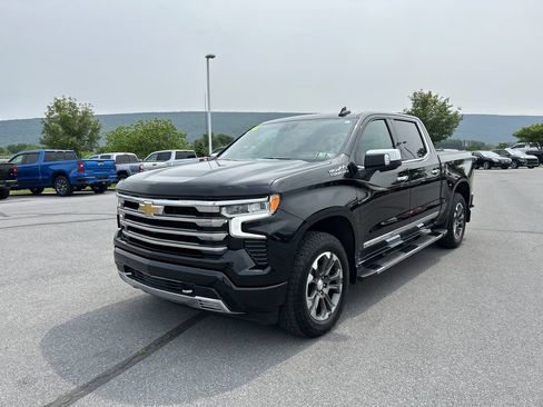 Used 2024 Chevrolet Silverado 1500 High Country w/ Technology Package AWD/4WD image 3