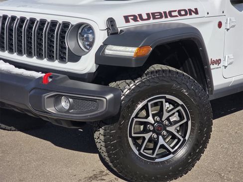 Used 2025 Jeep Gladiator Rubicon w/ Convenience Group image 2