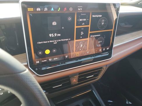 Used 2025 Volkswagen Tiguan SEL R-Line image 26