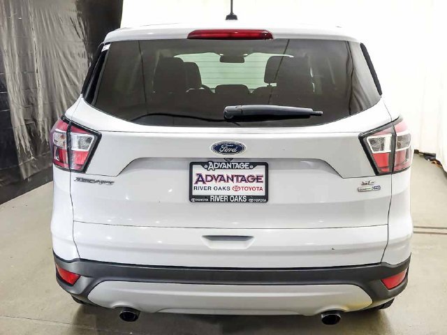 Used 2017 Ford Escape SE w/ SE Cold Weather Package AWD/4WD image 6