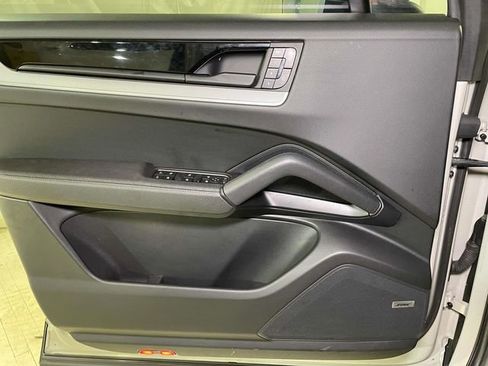 Certified 2025 Porsche Cayenne w/ Premium Package Plus image 35