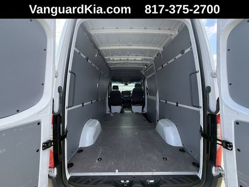 Used 2025 Mercedes-Benz Sprinter 2500 image 22