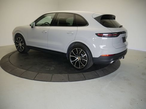 Certified 2023 Porsche Cayenne AWD/4WD image 3