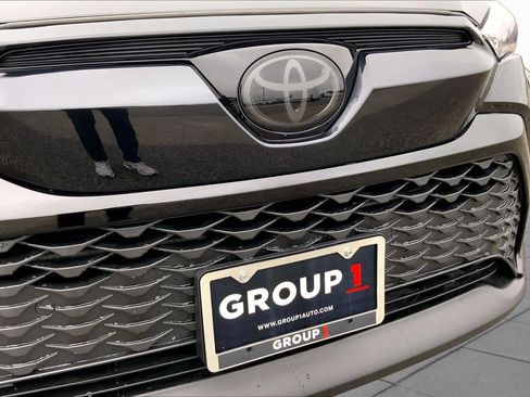 Used 2025 Toyota Corolla Cross AWD Hybrid image 29