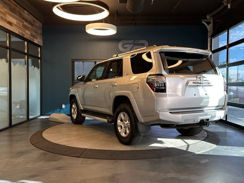 Used 2020 Toyota 4Runner SR5 AWD/4WD image 5