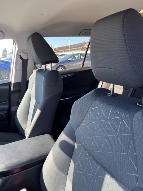 Used 2021 Toyota RAV4 XLE AWD/4WD image 14