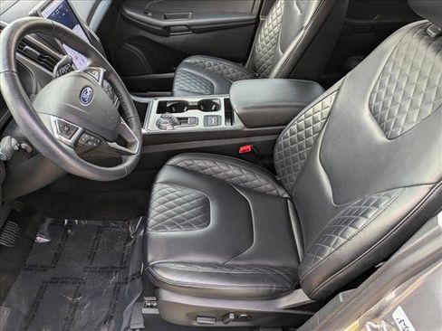 Used 2024 Ford Edge Titanium image 15