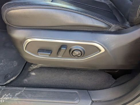 Used 2024 Jeep Wagoneer Series II w/ Flexible Seating Group image 15