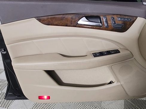 Used 2014 Mercedes-Benz CLS 550 w/ Premium 1 Package image 9