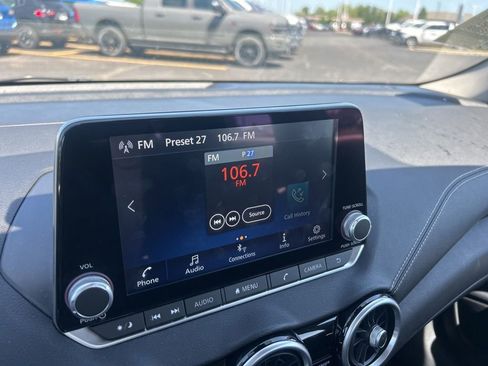 Used 2025 Nissan Sentra SV FWD image 10