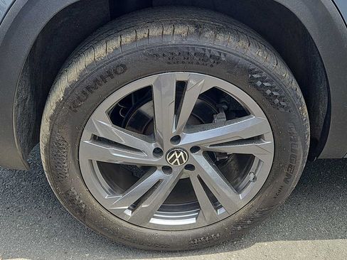 Used 2024 Volkswagen Atlas Cross Sport SEL R-Line AWD/4WD image 9