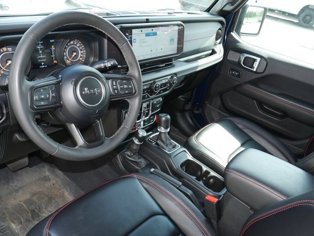 Used 2025 Jeep Gladiator Rubicon w/ Convenience Group AWD/4WD image 15