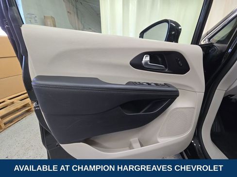 Used 2020 Chrysler Pacifica Limited w/ Tire & Wheel Group image 30