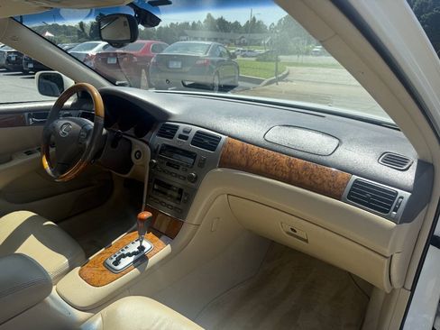 Used 2005 Lexus ES 330 FWD image 15