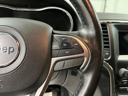 Used 2020 Jeep Grand Cherokee Laredo AWD/4WD image 30
