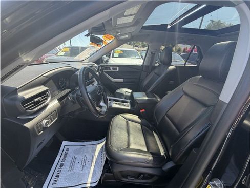 Used 2020 Ford Explorer XLT w/ Equipment Group 202A AWD/4WD image 15