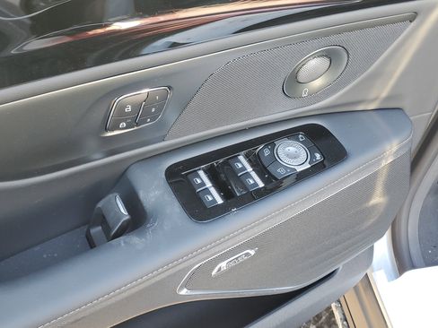 New 2026 Lincoln Nautilus Reserve w/ Jet Appearance Package image 9