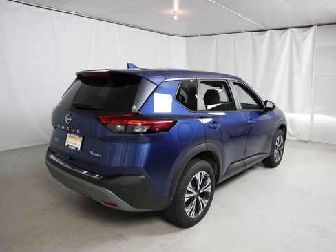 Used 2023 Nissan Rogue SV AWD/4WD image 3