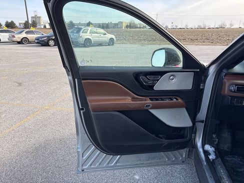 Used 2021 Lincoln Aviator Reserve w/ Equipment Group 202A AWD/4WD image 31