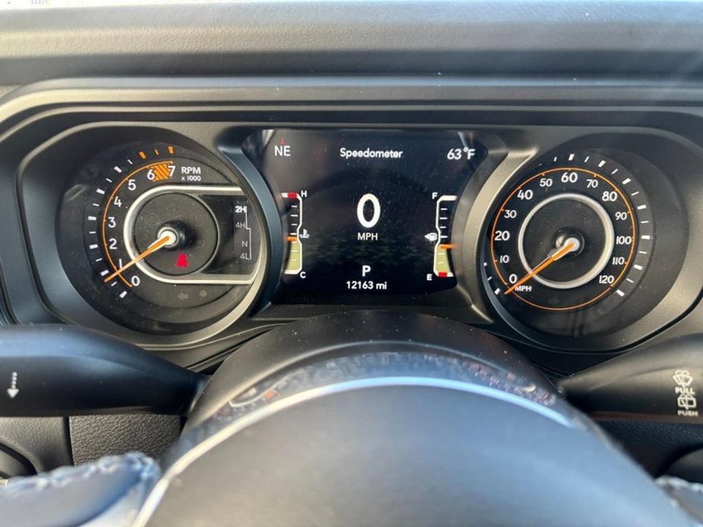 Used 2025 Jeep Wrangler Unlimited Sahara AWD/4WD image 23