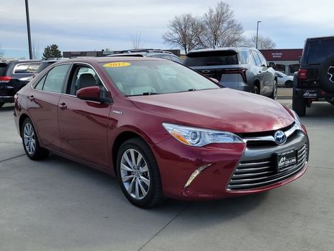 Used 2017 Toyota Camry XLE w/ Moonroof Package image 7