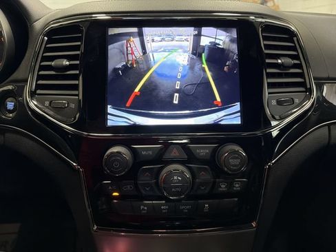Used 2019 Jeep Grand Cherokee Overland AWD/4WD image 17