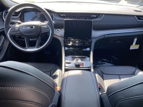 New 2025 Jeep Grand Cherokee L Limited w/ Luxury Tech Group II image 33