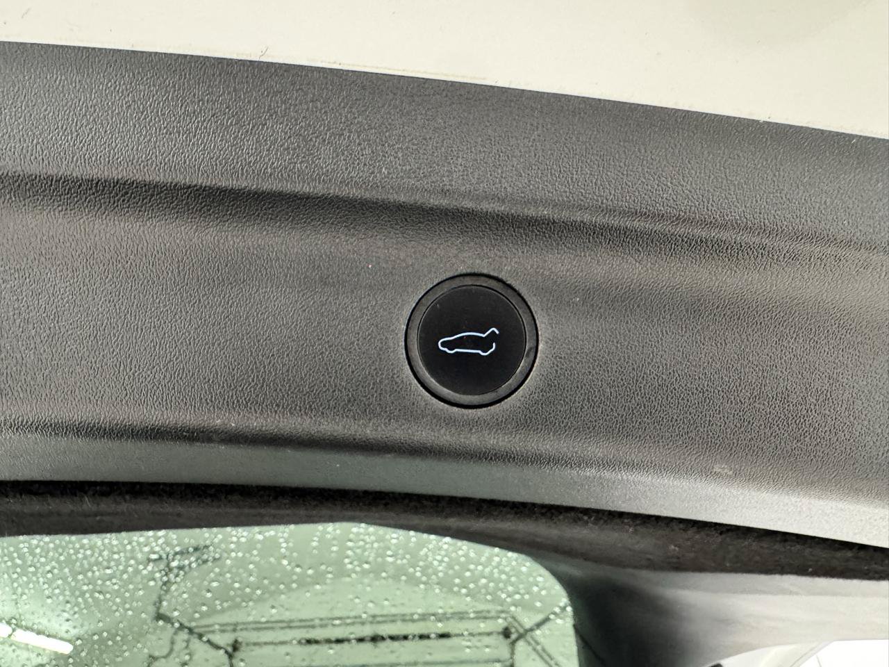 Used 2023 Tesla Model Y Performance AWD/4WD image 8