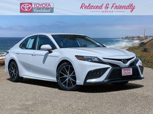 Used 2023 Toyota Camry SE FWD image 1