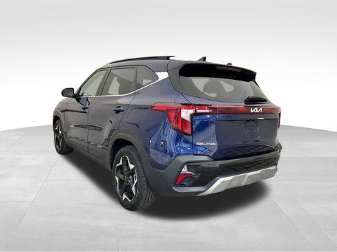 Used 2024 Kia Seltos EX AWD/4WD image 3