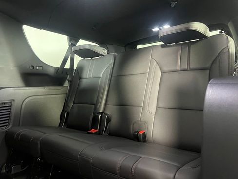 Used 2025 Chevrolet Suburban RST image 28