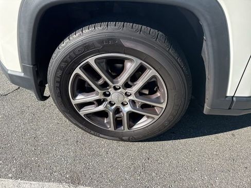 Used 2020 Jeep Compass Latitude image 3