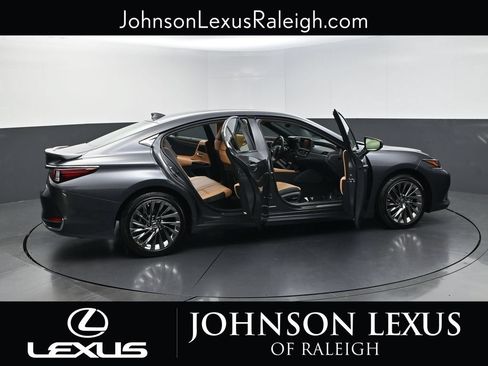 Certified 2025 Lexus ES 300h Ultra Luxury FWD image 32