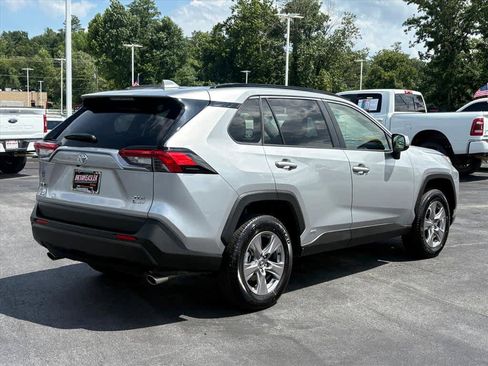 Used 2025 Toyota RAV4 XLE AWD/4WD image 3