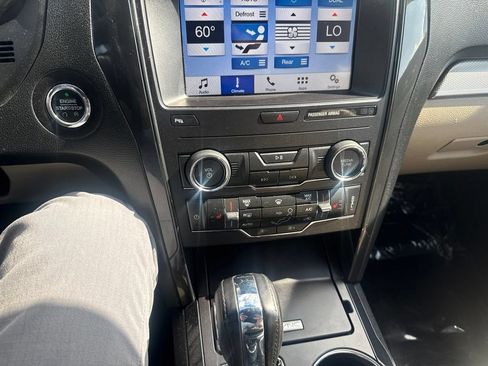 Used 2018 Ford Explorer XLT w/ Equipment Group 202A AWD/4WD image 16