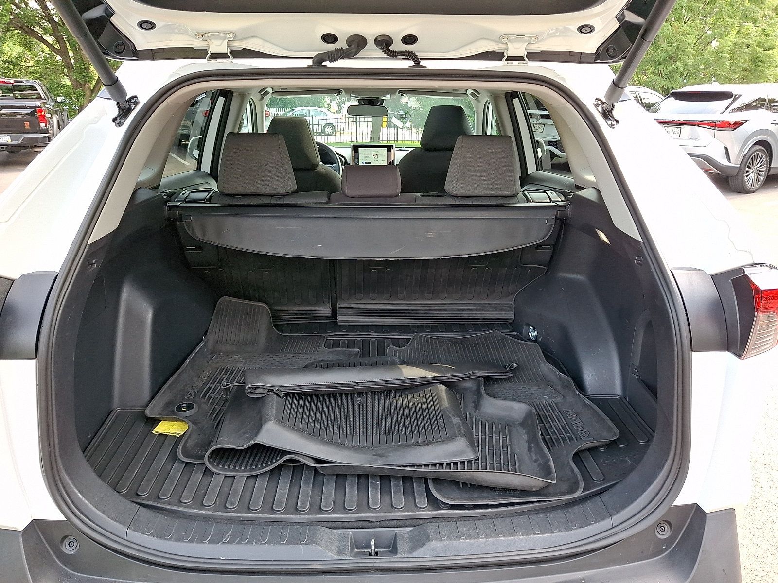 Used 2024 Toyota RAV4 XLE w/ Convenience Package AWD/4WD image 28