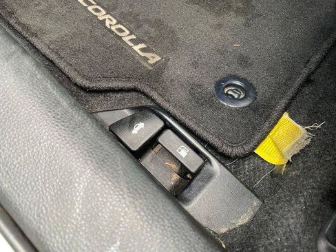 Used 2025 Toyota Corolla SE FWD image 17