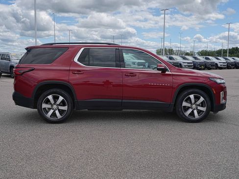 Used 2022 Chevrolet Traverse LT w/ LT Premium Package AWD/4WD image 5