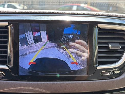 Used 2017 Chrysler Pacifica Touring-L image 29