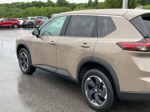 Used 2025 Nissan Rogue SV AWD/4WD image 8