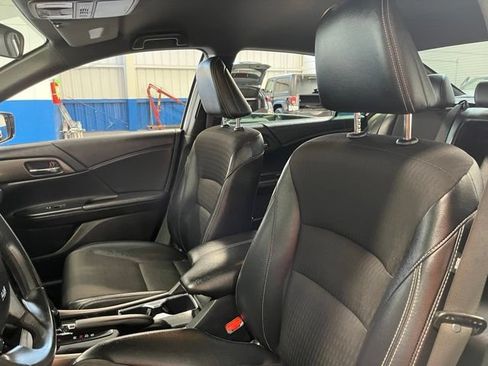 Used 2017 Honda Accord Sport image 23