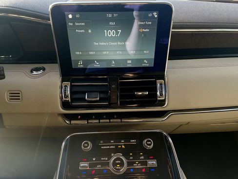 Used 2019 Lincoln Navigator Select w/ Technology Package RWD image 18