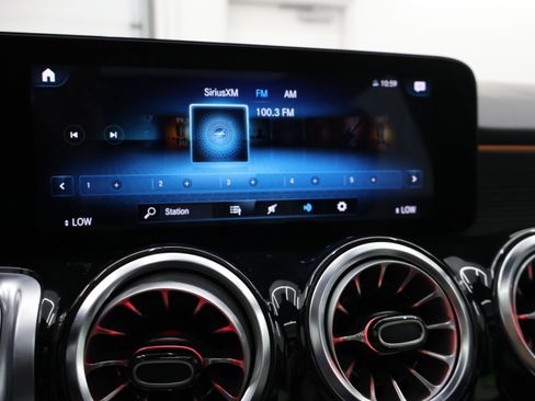Used 2022 Mercedes-Benz GLB 35 AMG 4MATIC image 11