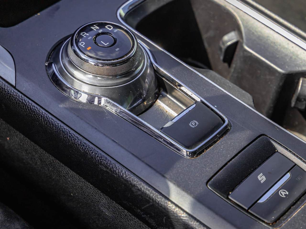 Used 2020 Ford Fusion SE FWD image 17