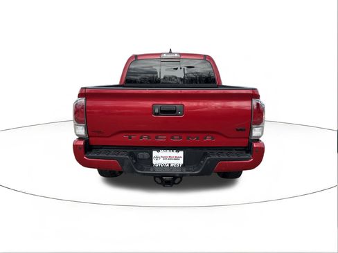Used 2023 Toyota Tacoma TRD Off-Road w/ TRD Premium Off Road Package image 4