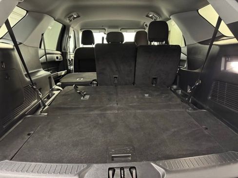 Used 2024 Ford Explorer XLT image 38