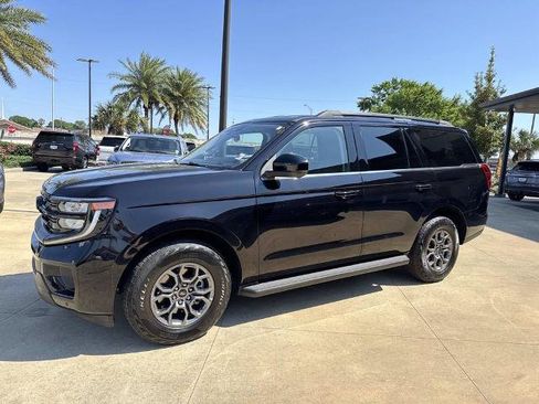 Certified 2025 Ford Expedition Active RWD image 4