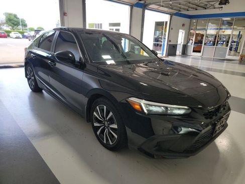 Used 2024 Honda Civic EX-L image 3