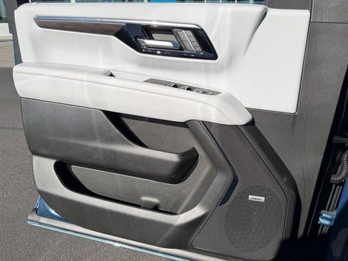 New 2025 Chevrolet Suburban Premier image 10